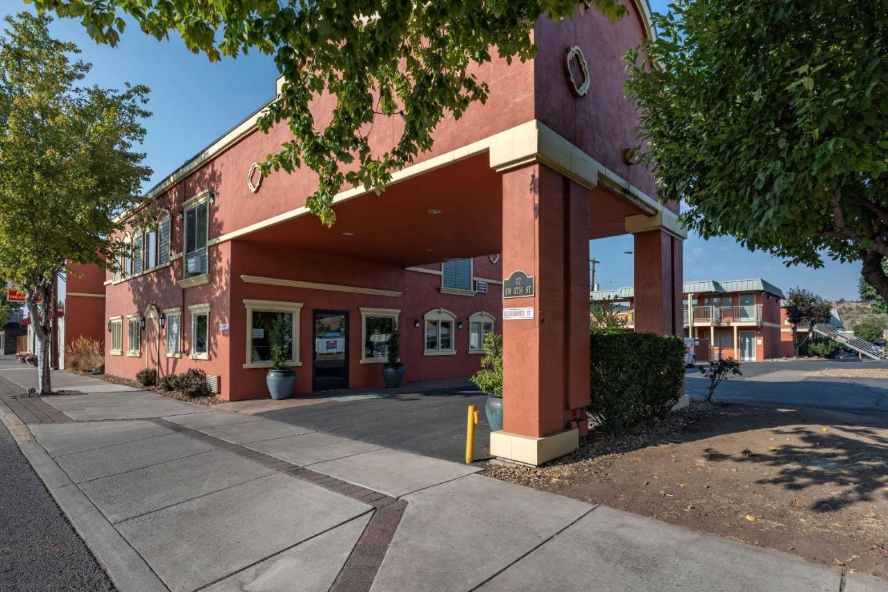Quality Inn Madras Exterior photo