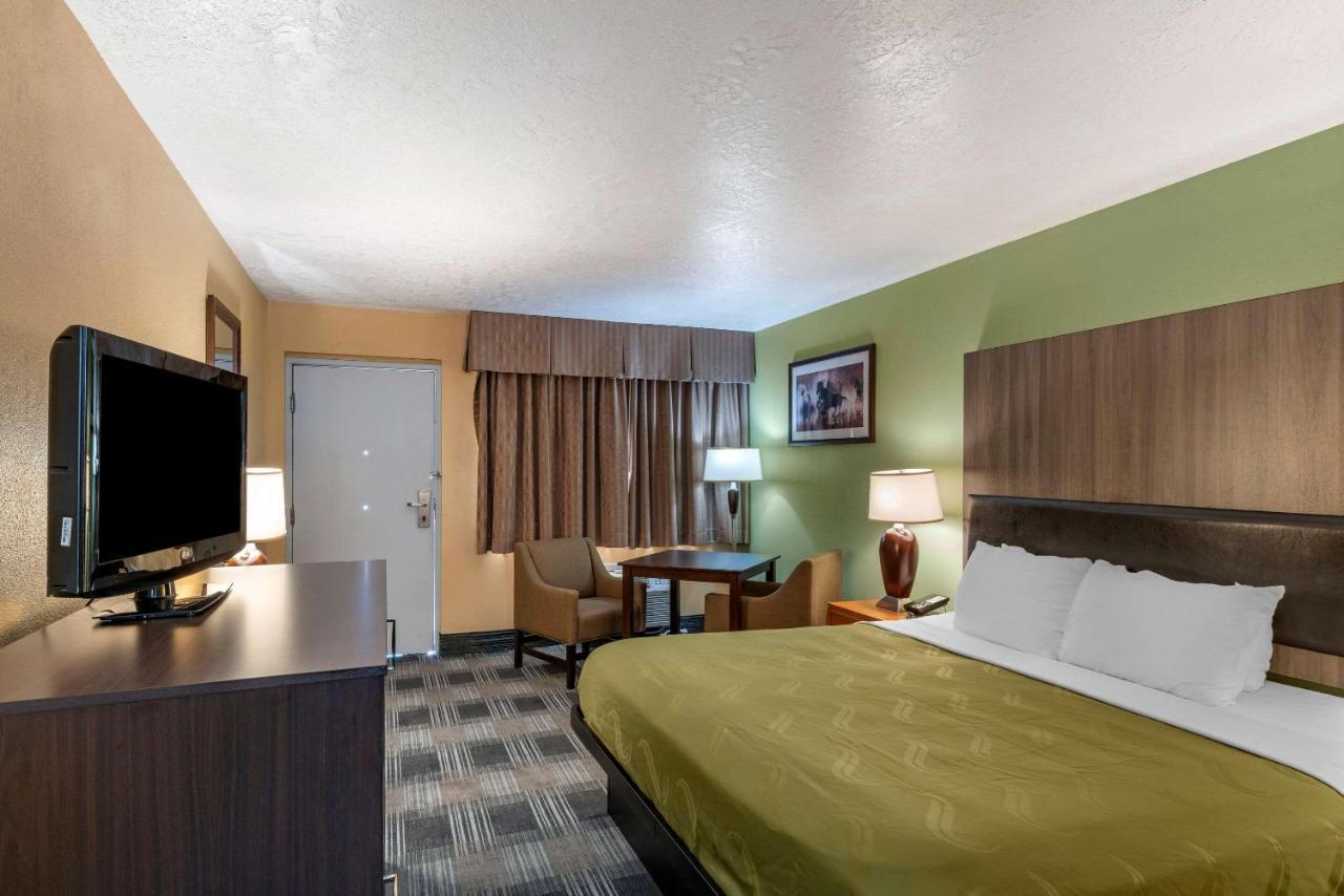 Quality Inn Madras Exterior photo