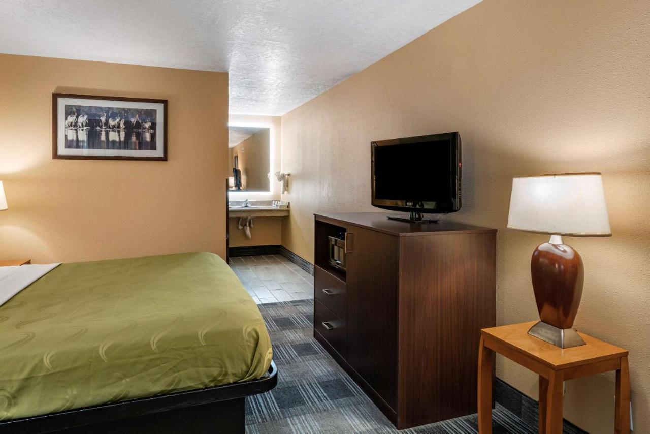 Quality Inn Madras Exterior photo