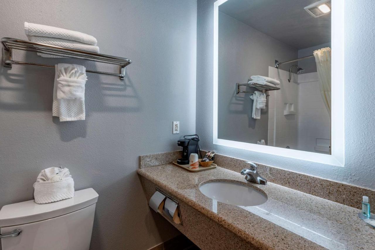 Quality Inn Madras Exterior photo