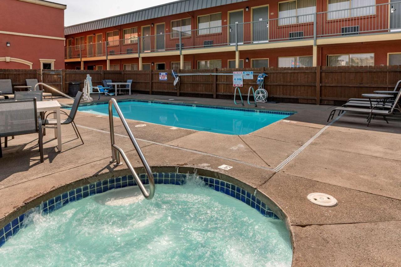 Quality Inn Madras Exterior photo
