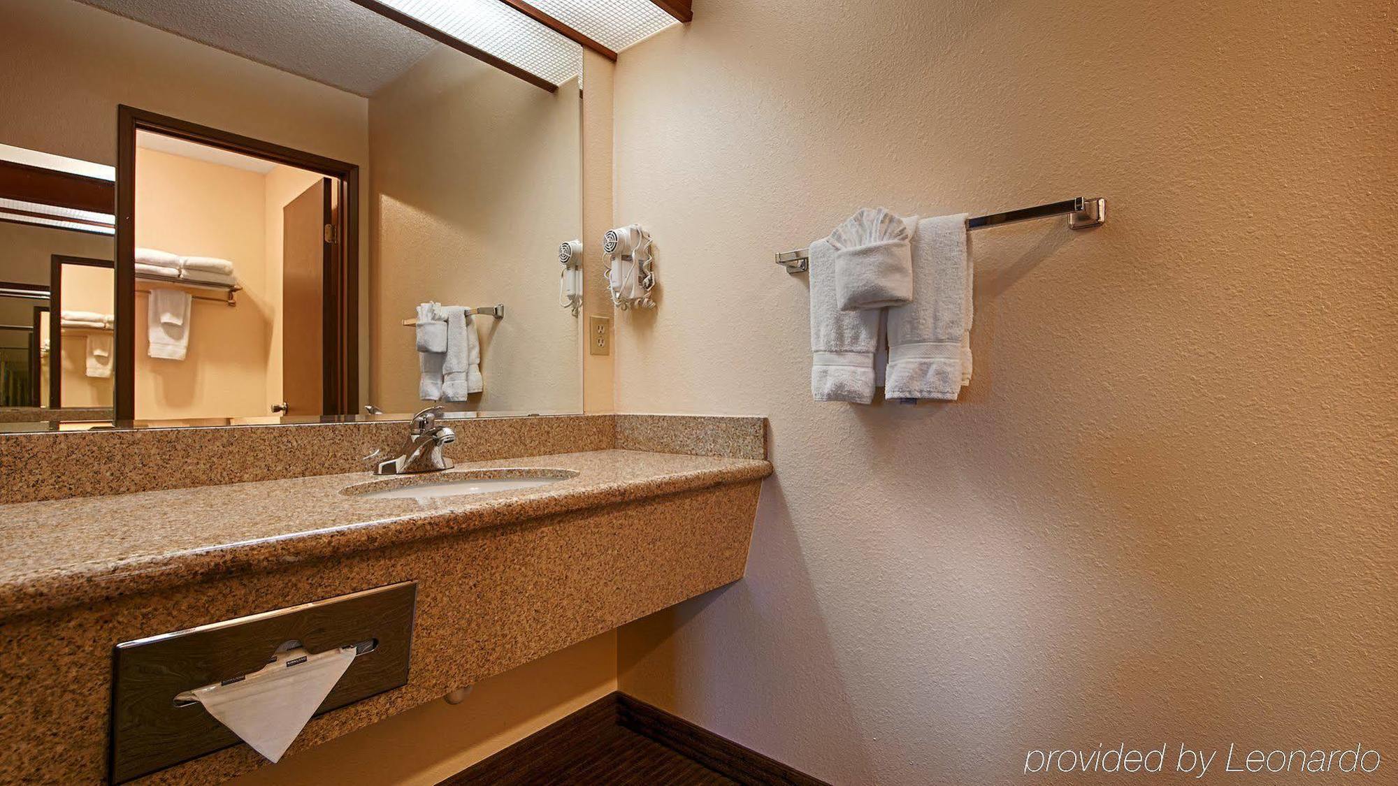 Quality Inn Madras Exterior photo