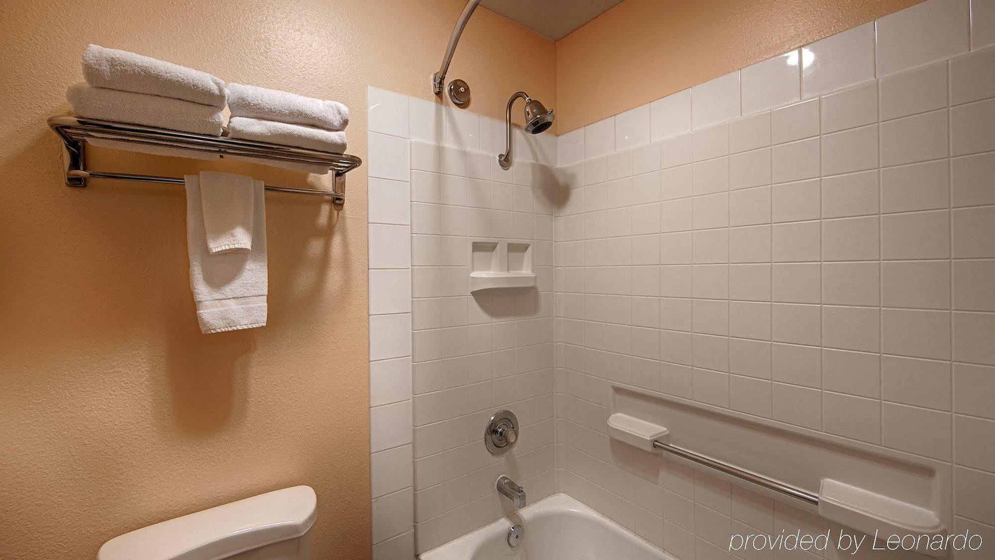 Quality Inn Madras Exterior photo